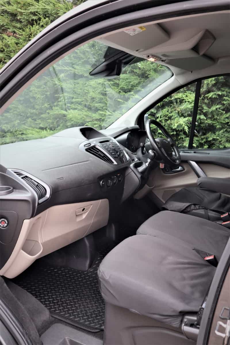 Crew Cab 6 Seater Ford Custom