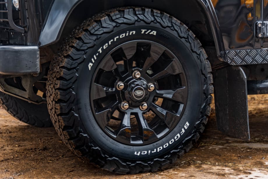 Black Defender 110 Utility